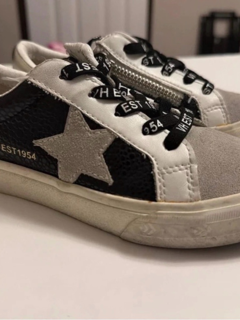 Vintage Havana Kids Star Accent Sneakers in Black, White & Gray